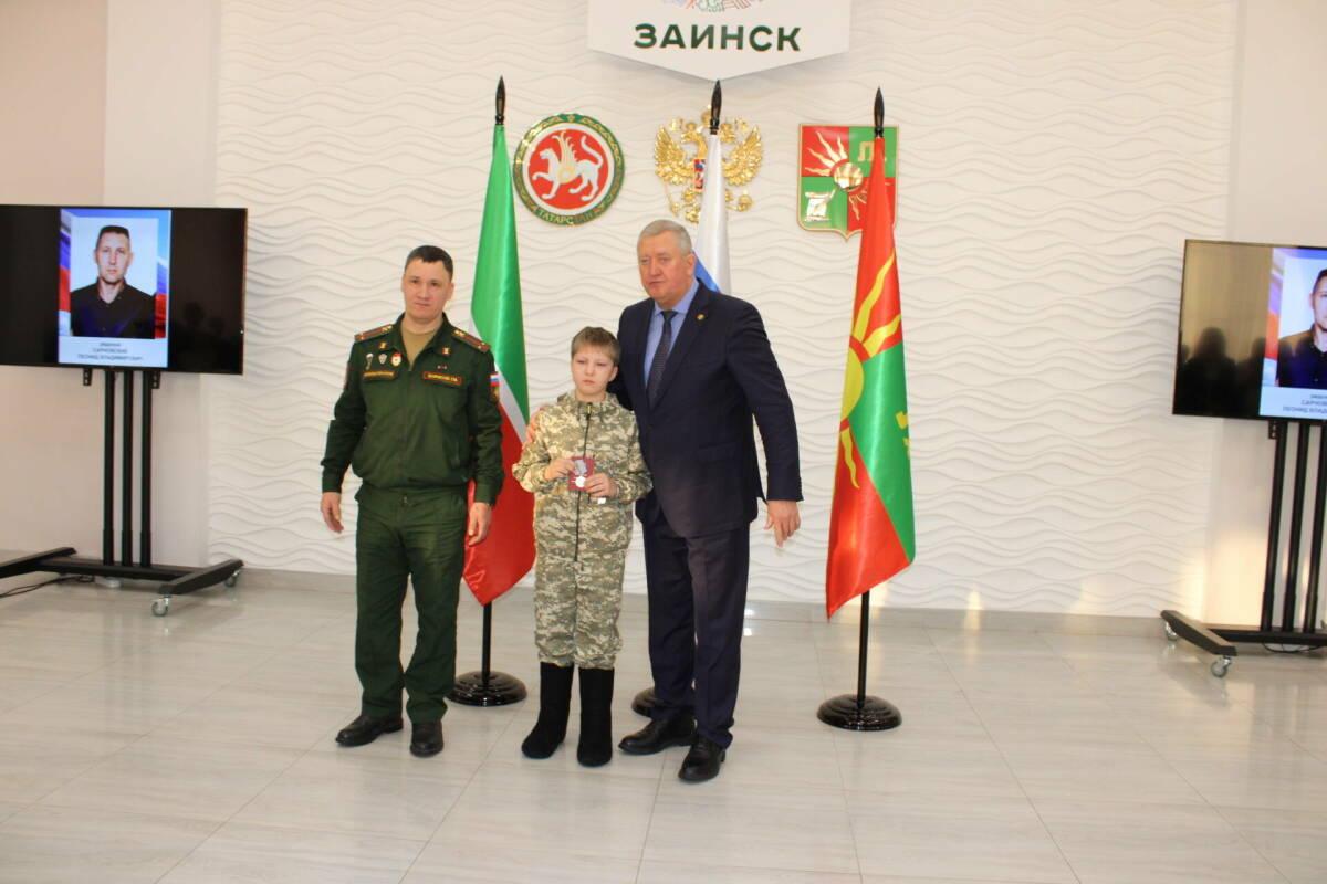 «Воспитали настоящих патриотов»: в Заинске вручили ордена родным семьям бойцов СВО «Воспитали настоящих патриотов»: в Заинске вручили ордена родным семьям бойцов СВО