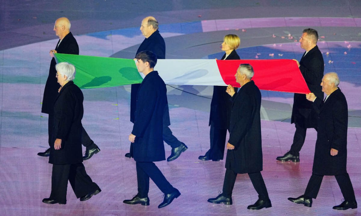 Так прошла церемония закрытия Олимпиады-2026 с участием российских атлетов в Вероне Так прошла церемония закрытия Олимпиады-2026 с участием российских атлетов в Вероне