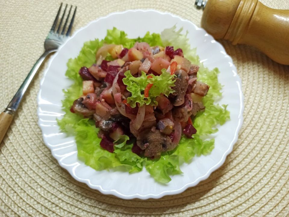 Необычные вкусы: салат с селедкой и грибами для вашего стола