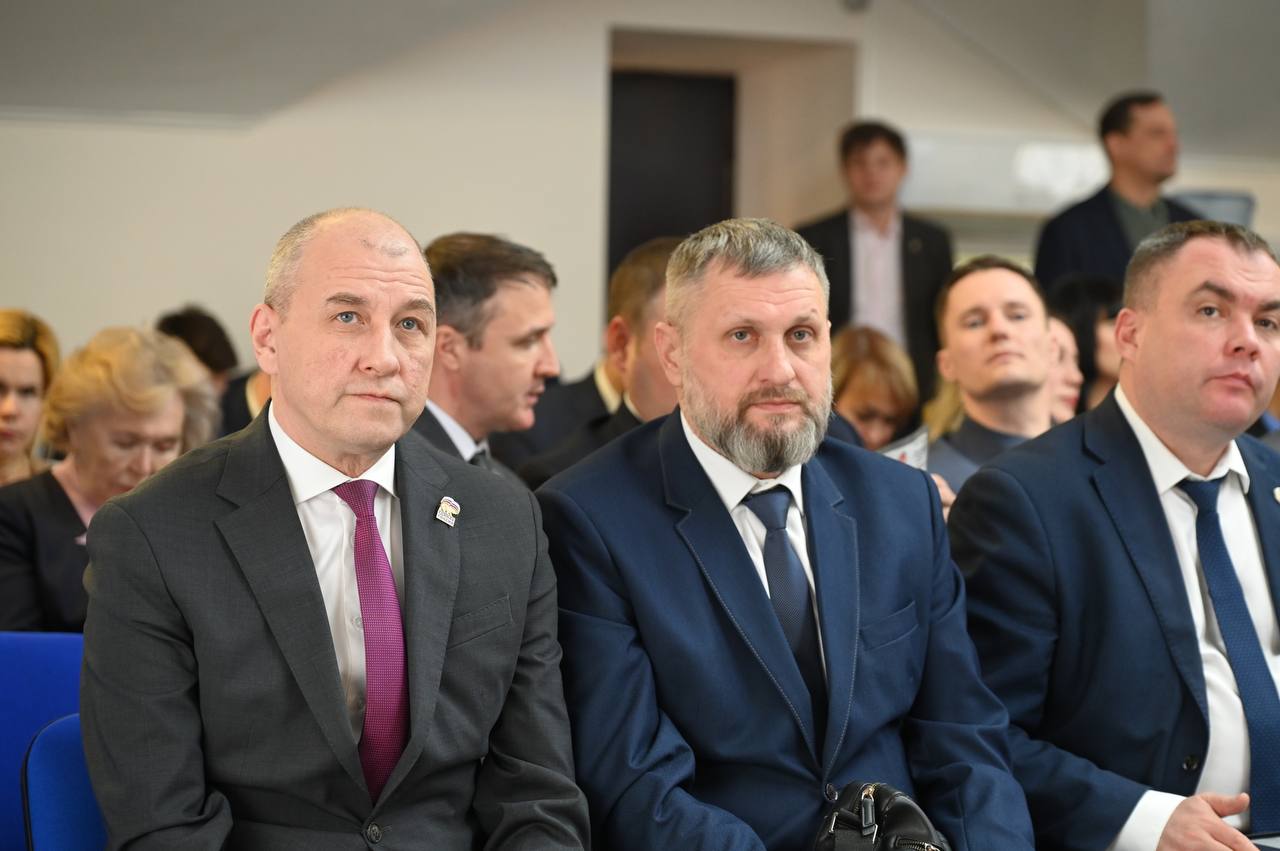 Вопросы реализации партийных проектов обсудили на заседании Президиума Политсовета реготделения «Единой России» Вопросы реализации партийных проектов обсудили на заседании Президиума Политсовета реготделения «Единой России»