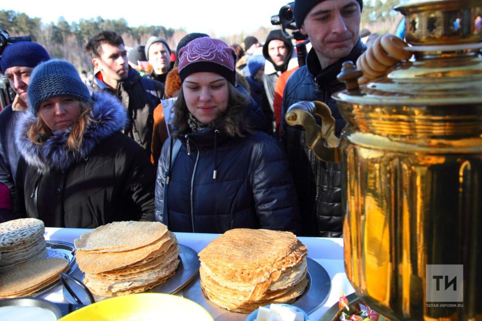 Проводы зимы на бульваре Серова: спектакль, гигантские блины и сувениры от инклюзивных мастерских