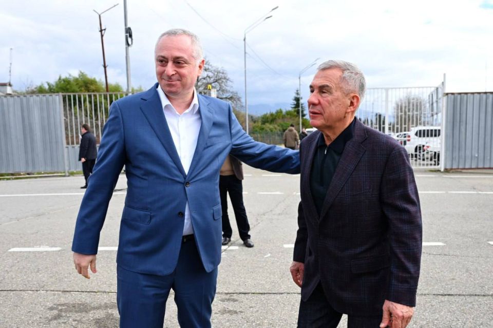 Рустам Минниханов в Сухуме: встреча с Гунбой и реконструкция набережной при участии Татарстана