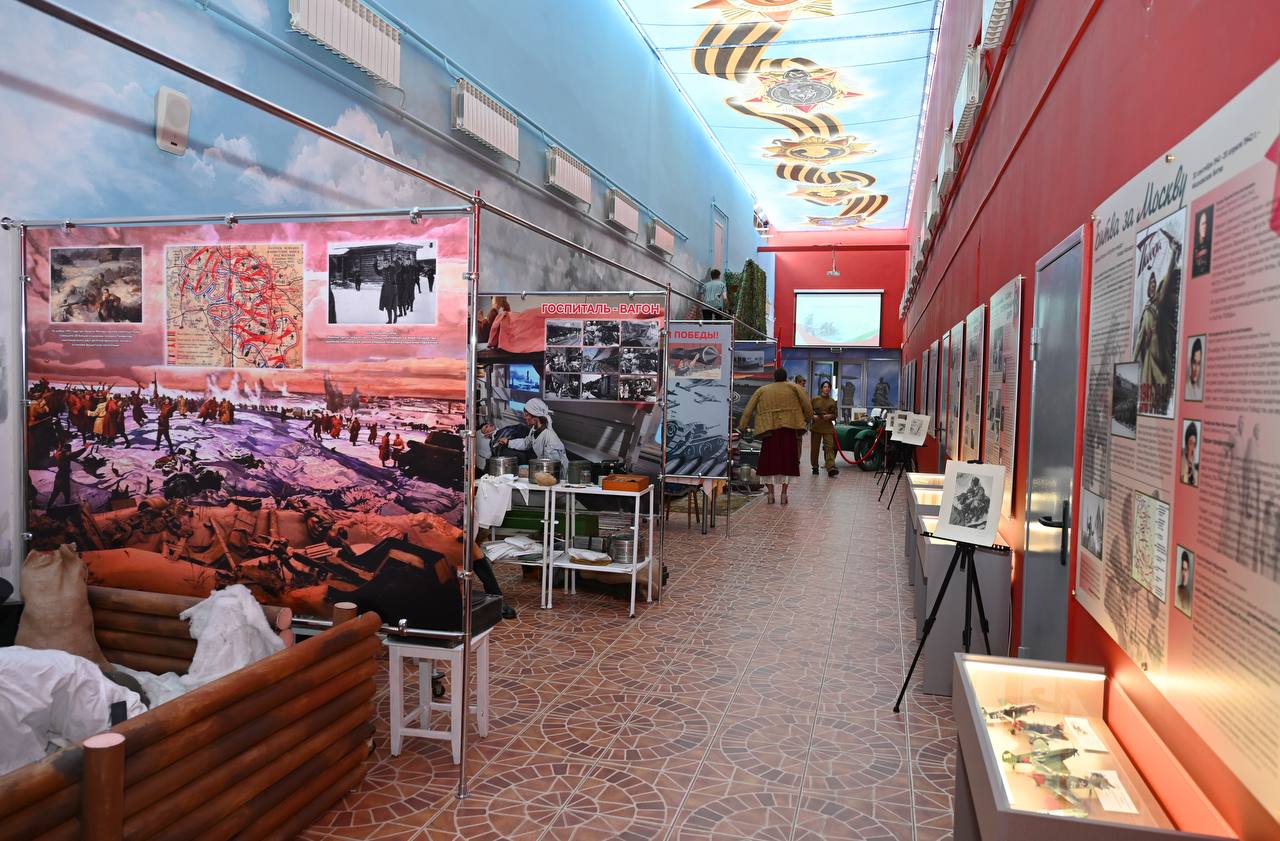 В эти дни во всех школах и учреждениях профессионального образования республики проходят парламентские уроки «Трудом и ратным подвигом Отечество мы славим!» В эти дни во всех школах и учреждениях профессионального образования республики проходят парламентские уроки «Трудом и ратным подвигом Отечество мы славим!»