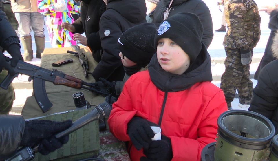 В Нижнекамске для жителей микрорайонов №12 и 13 был организован патриотический праздник, приуроченный ко Дню защитника Отечества