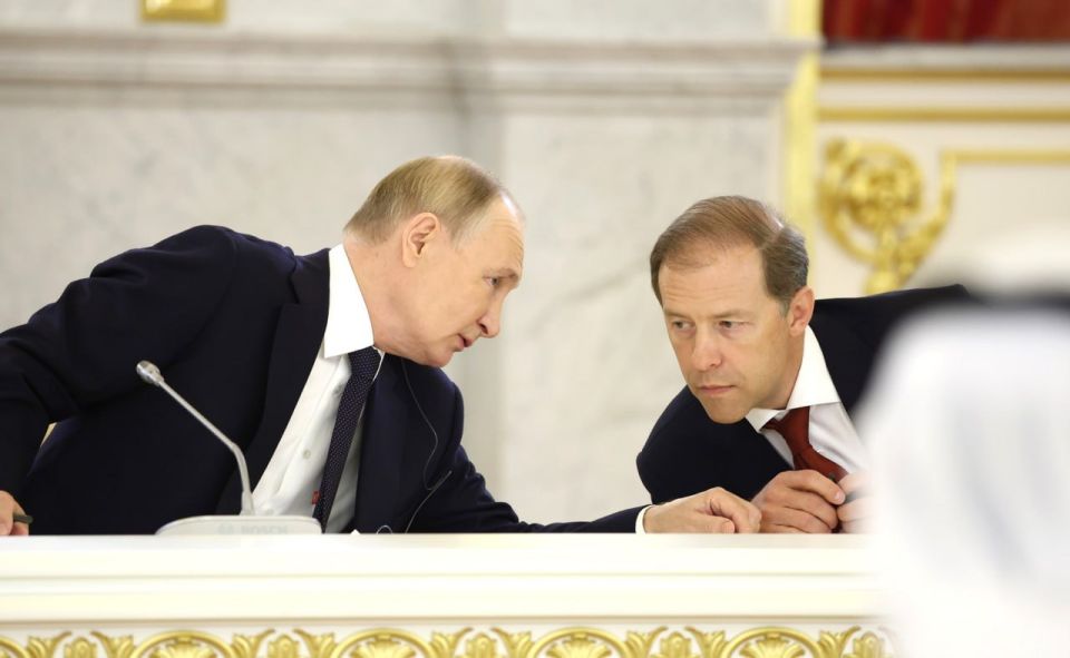 Владимир Путин присвоил первому вице-премьеру Денису Мантурову звание Героя России