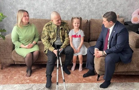 В преддверии Дня защитника Отечества Радмир Беляев на дому посетил семерых участников спецоперации, которые сейчас проходят долгий путь реабилитации