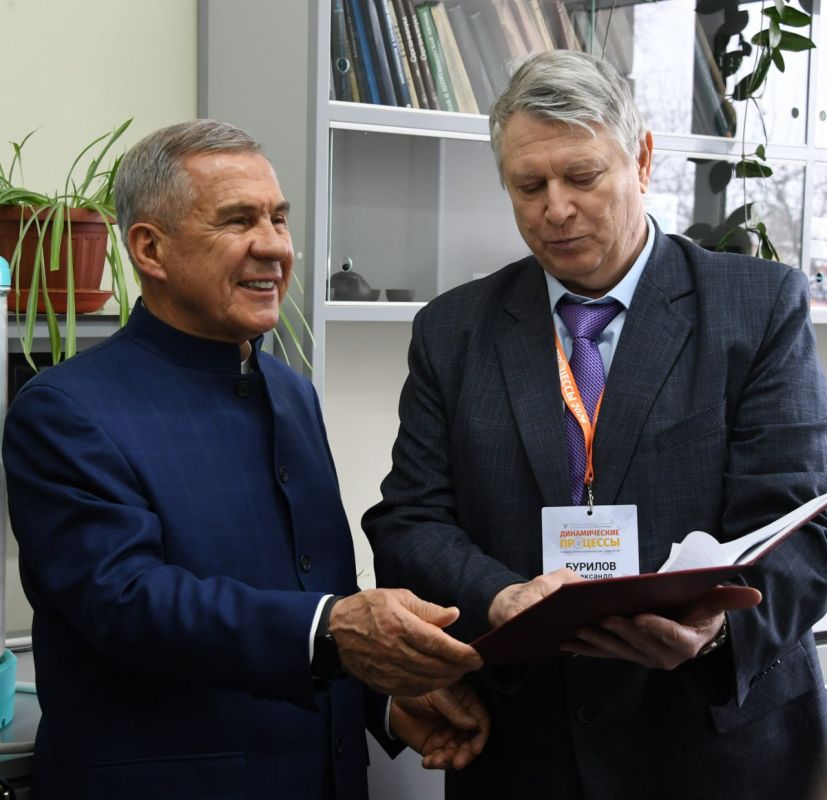 Рустам Минниханов посетил Институт органической и физической химии имени Арбузова