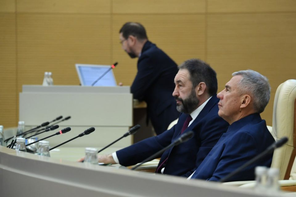 В Татарстане представили новые промпроекты — от экологичных ТЭЦ с пониженными выбросами до производства жидкого силикона