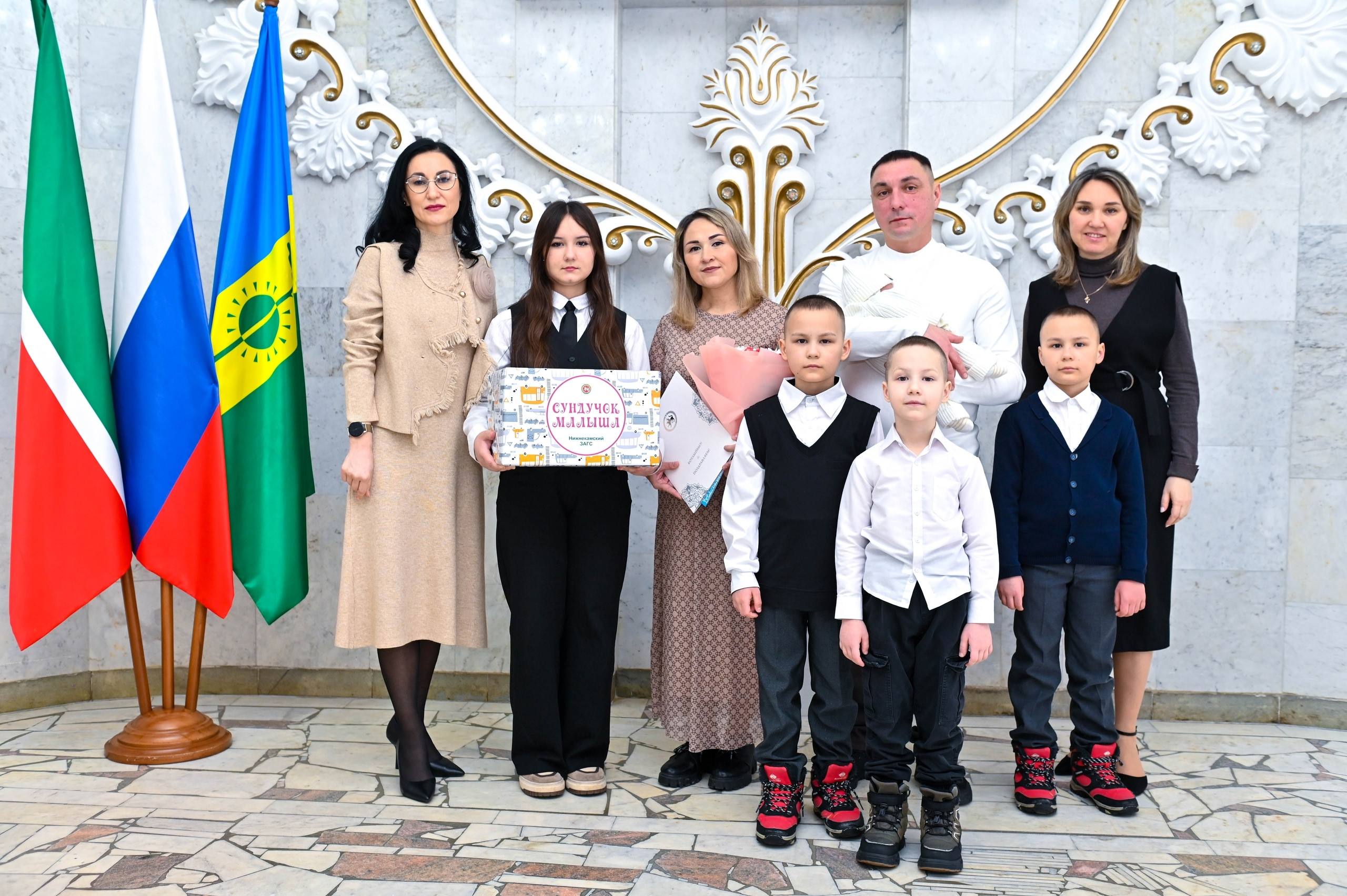 В Нижнекамске случилось радостное событие — в семье Руслана и Айгуль Жаворонок появился на свет пятый ребёнок В Нижнекамске случилось радостное событие — в семье Руслана и Айгуль Жаворонок появился на свет пятый ребёнок