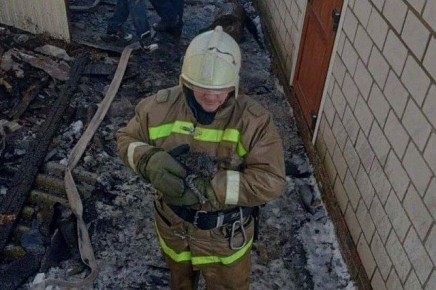 Сквозь огонь и дым: в Татарстане спасли кота из горящего сарая