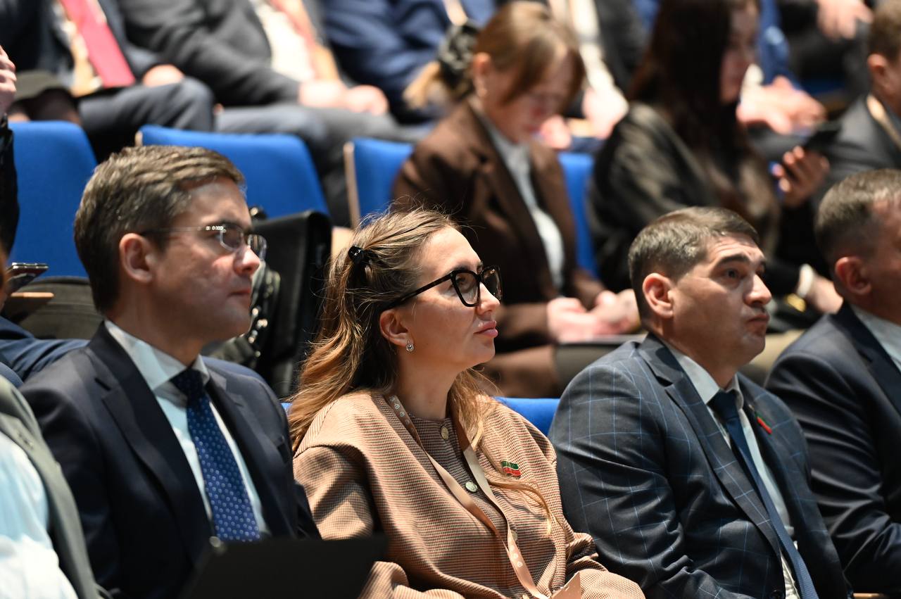 Фарид Мухаметшин: «Альметьевск - опорный город Татарстана, а это - большая ответственность» Фарид Мухаметшин: «Альметьевск - опорный город Татарстана, а это - большая ответственность»