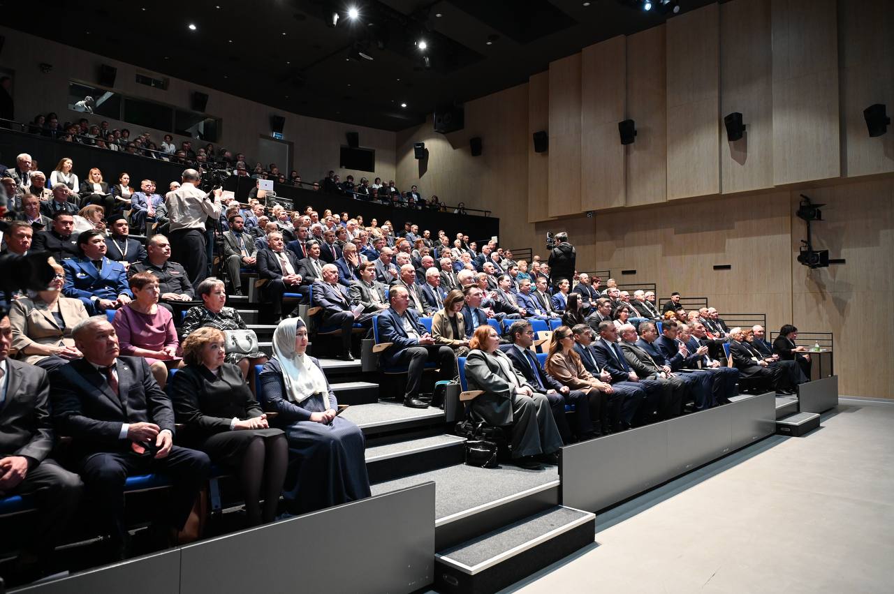 Фарид Мухаметшин: «Альметьевск - опорный город Татарстана, а это - большая ответственность» Фарид Мухаметшин: «Альметьевск - опорный город Татарстана, а это - большая ответственность»