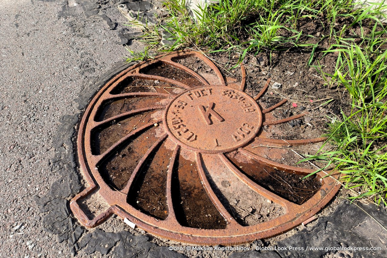 В Казани ребенок провалился в открытый люк, прокуратура РТ начала проверку