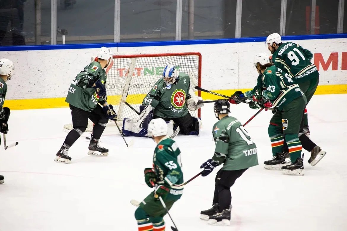 «Герои Татарстана»: благотворительный гала-матч ко Дню защитника Отечества собрал на льду легенд хоккея и воинов «Герои Татарстана»: благотворительный гала-матч ко Дню защитника Отечества собрал на льду легенд хоккея и воинов