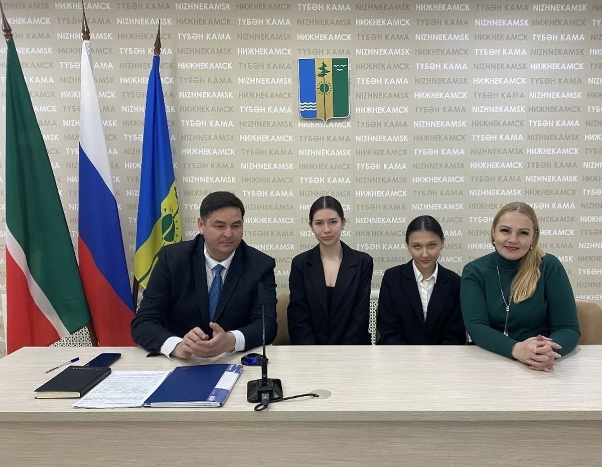 Две старшеклассницы из Нижнекамска примут участие в финале всероссийской олимпиады по избирательному праву «Софиум»