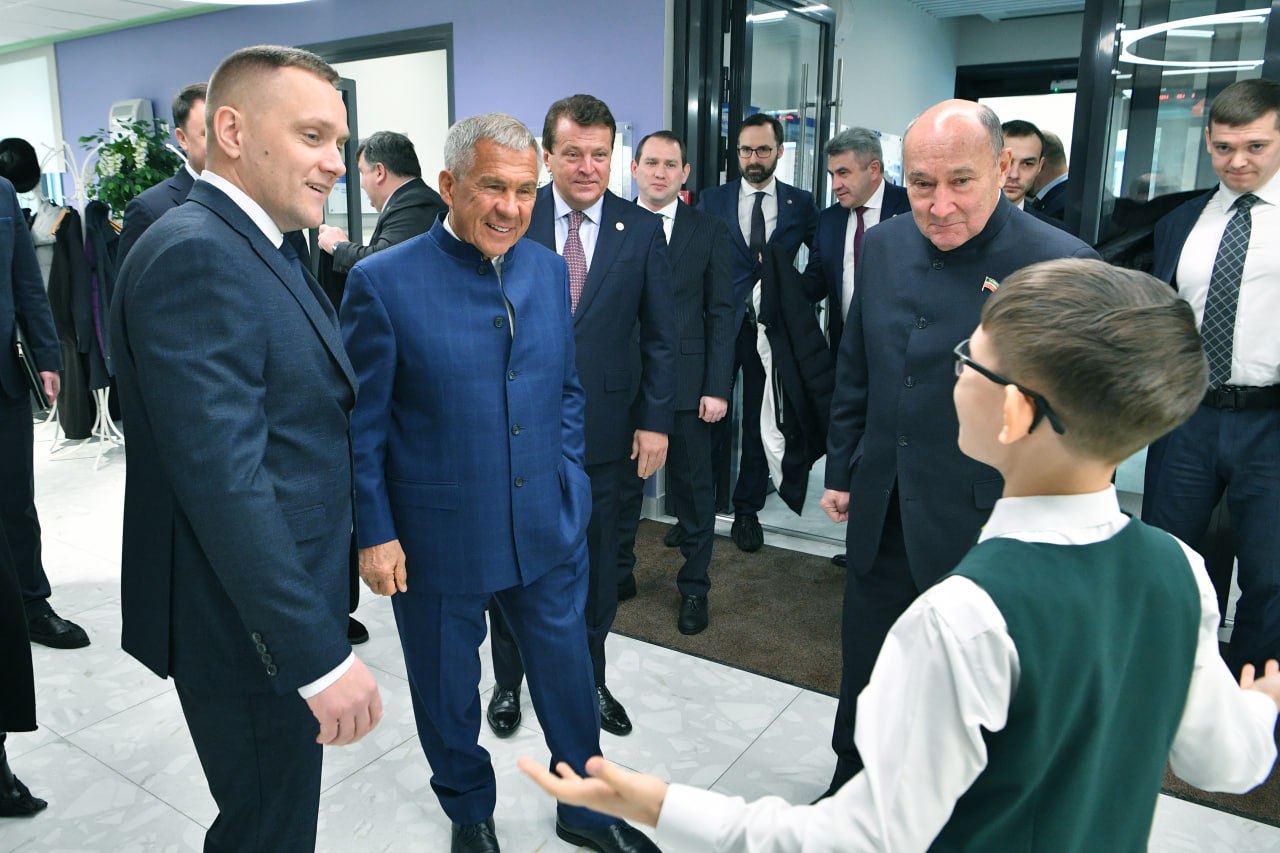 С приходом весны Казань поздравляет с днем рождения раиса Татарстана Рустама Минниханова С приходом весны Казань поздравляет с днем рождения раиса Татарстана Рустама Минниханова