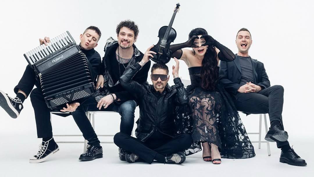 Мандарины, КОТОРЫЕ ЛЕГКО ЧИСТЯТСЯ, много пива и сигарет — такие пожелания у The Hatters