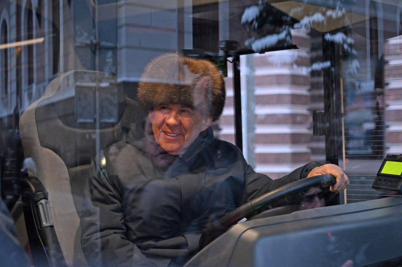 С приходом весны Казань поздравляет с днем рождения раиса Татарстана Рустама Минниханова С приходом весны Казань поздравляет с днем рождения раиса Татарстана Рустама Минниханова