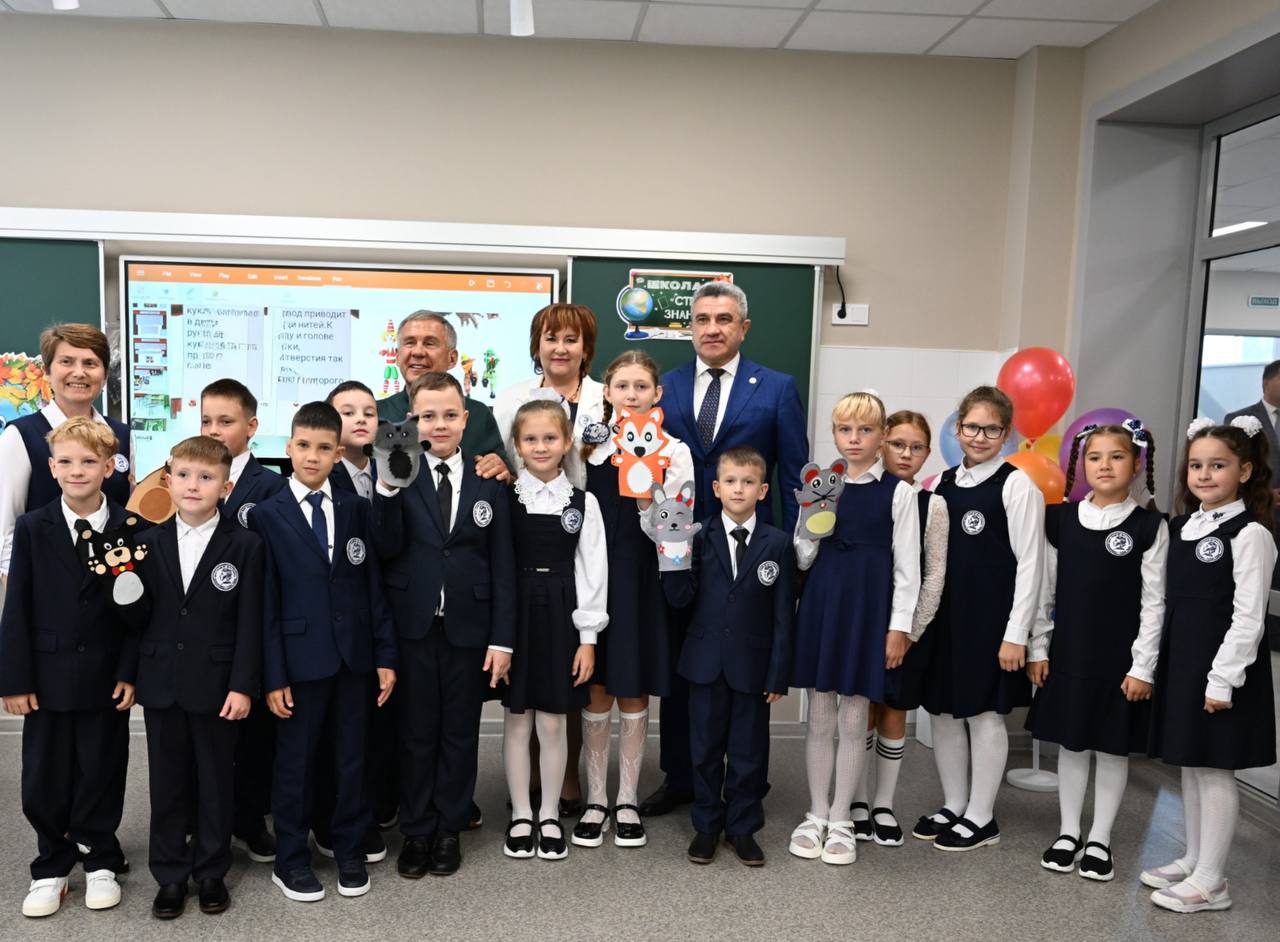 Сегодня поздравления с днем рождения принимает Рустам Нургалиевич Минниханов! Сегодня поздравления с днем рождения принимает Рустам Нургалиевич Минниханов!