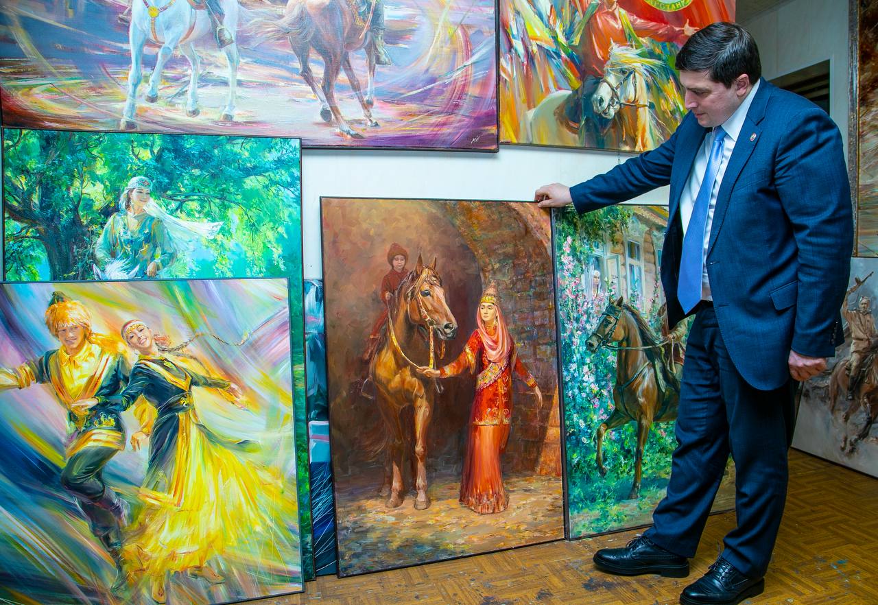 Сегодня после рабочих задач удалось на несколько минут погрузиться в искусство, на встрече с заслуженным деятелем искусств Республики Татарстан, художником Ильдусом Муртазиным Сегодня после рабочих задач удалось на несколько минут погрузиться в искусство, на встрече с заслуженным деятелем искусств Республики Татарстан, художником Ильдусом Муртазиным