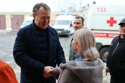 Альмир Абашев наградил врачей из Татарстана, работающих в подшефных городах ЛНР