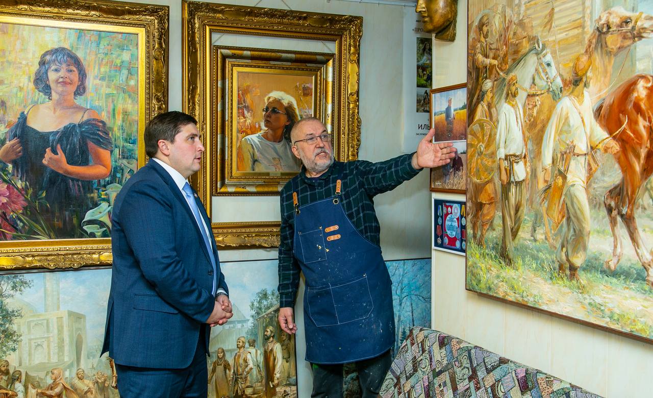 Сегодня после рабочих задач удалось на несколько минут погрузиться в искусство, на встрече с заслуженным деятелем искусств Республики Татарстан, художником Ильдусом Муртазиным Сегодня после рабочих задач удалось на несколько минут погрузиться в искусство, на встрече с заслуженным деятелем искусств Республики Татарстан, художником Ильдусом Муртазиным