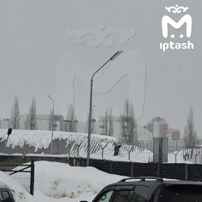 Ангар обрушился под тяжестью снега на Родины в Казани