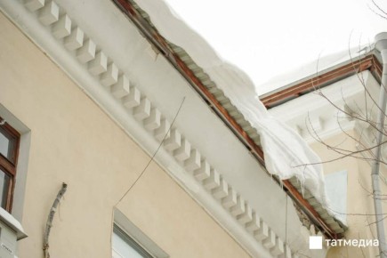 Сход снега с крыш повредил дымоходы в десяти домах Татарстана