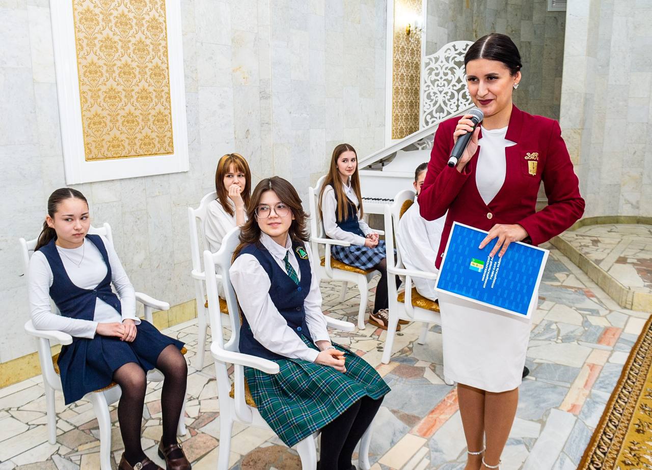 В Нижнекамске в преддверии 8 Марта юным жительницам города вручили паспорта РФ В Нижнекамске в преддверии 8 Марта юным жительницам города вручили паспорта РФ