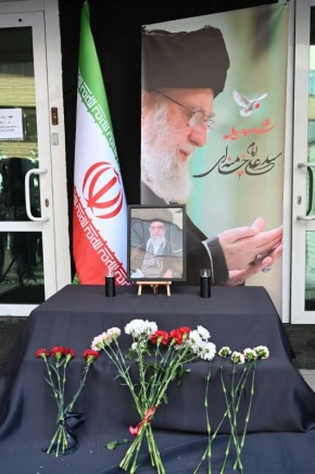 Депутаты Государственного Совета оставили запись в книге соболезнований Генконсульства Ирана в Казани