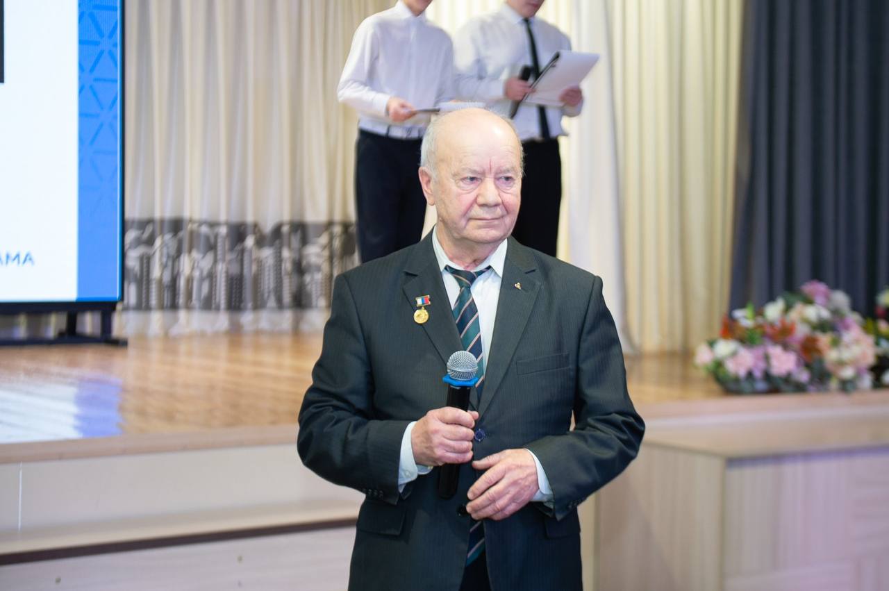 В школе №36 прошёл первый «Табеевский диктант», приуроченный ко дню рождения выдающегося советского партийного деятеля Фикрята Табеева В школе №36 прошёл первый «Табеевский диктант», приуроченный ко дню рождения выдающегося советского партийного деятеля Фикрята Табеева