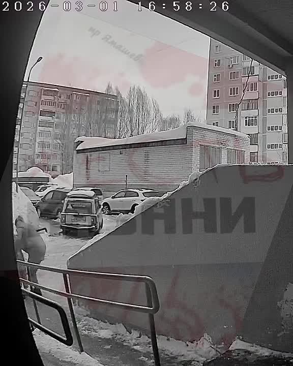 Прокуратура Советского района города Казани провела проверку по факту схода снежной массы с кровли многоквартирного дома на проспекте Победы