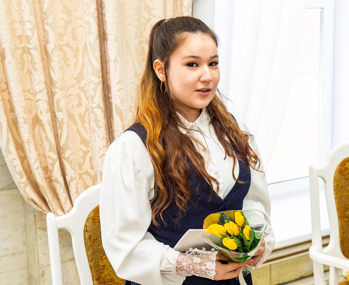 В Нижнекамске в преддверии 8 Марта юным жительницам города вручили паспорта РФ В Нижнекамске в преддверии 8 Марта юным жительницам города вручили паспорта РФ