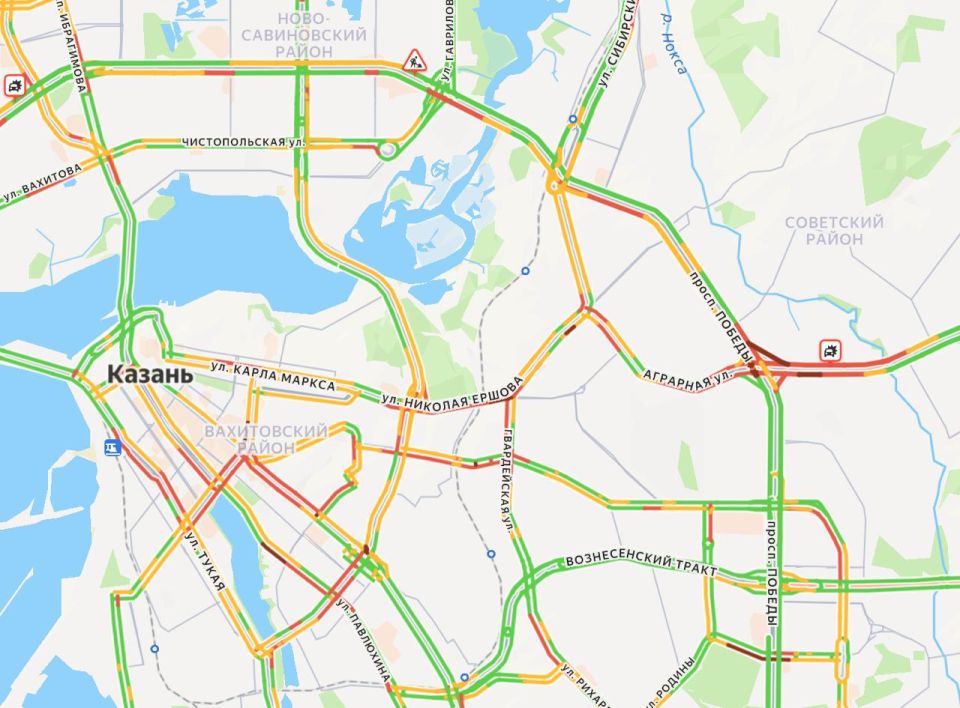 Мамадышский тракт в Казани встал в километровой пробке