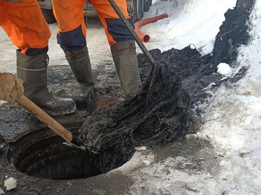 За неделю специалисты МУП «Водоканал» устранили 354 засора на сетях водоотведения