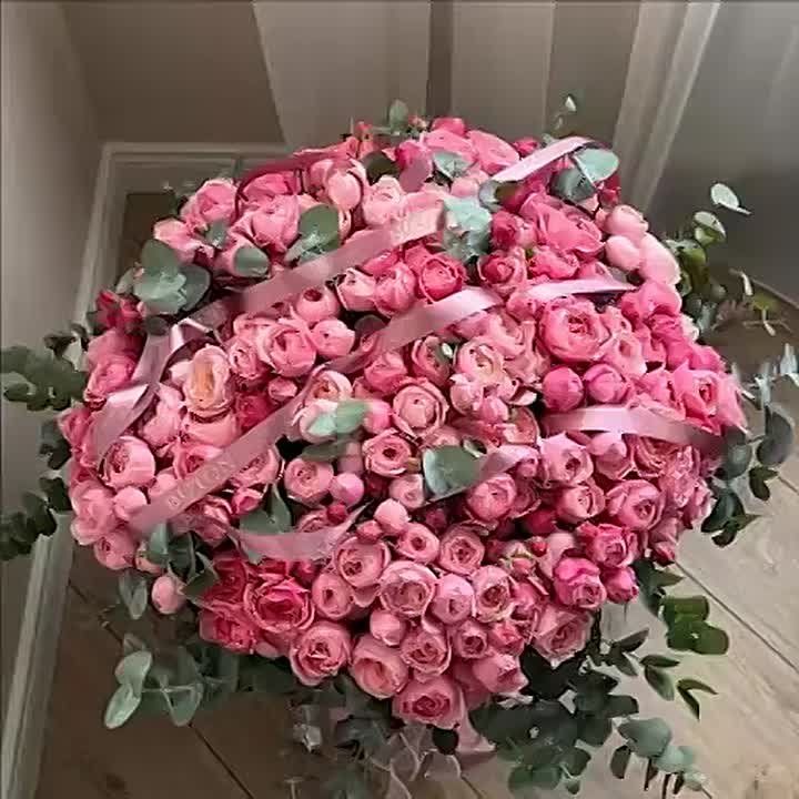 В нашей редакции появилась гадалка и сегодня она предскажет, что тебе подарят на 8 марта!