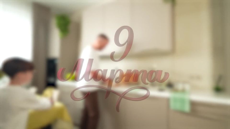 Рустам Минниханов поздравил жительниц Татарстана с 8 Марта на двух языках