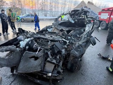 Под Альметьевском КАМАЗ столкнулся с легковушкой