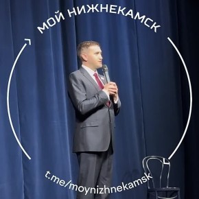 На сцене — выдающийся актёр Дмитрий Дюжев с впечатляющим моноспектаклем «Евгений Онегин»