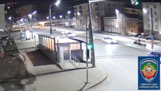 В Казани Lexus протаранил бетонное ограждение: 3 погибших, 8 поврежденных авто