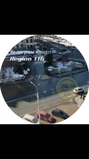 У Деревни Универсиады затопило дорогу — кадры с затопленной остановкой появились утром в соцсетях