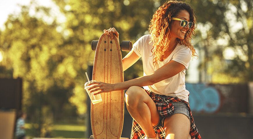 Летние приключения: освоение скейта и роликов