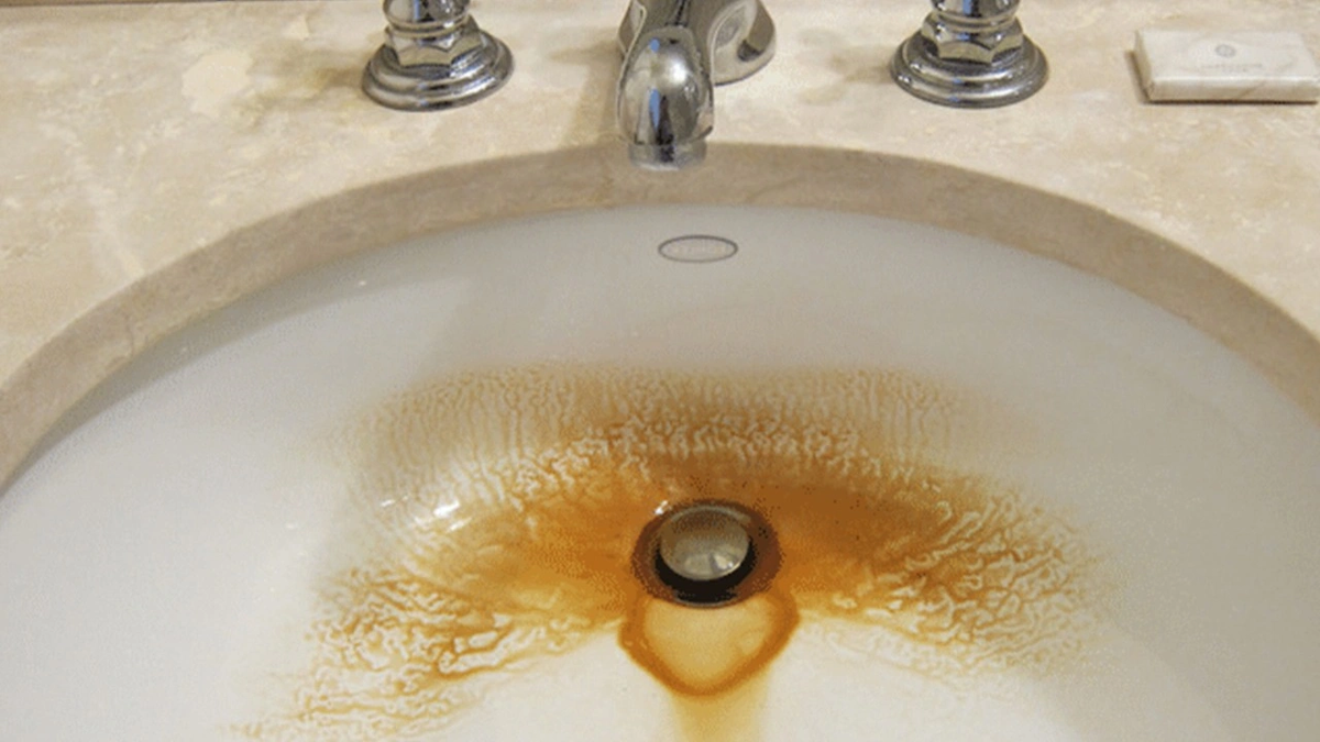 Как избавиться от желтых пятен в раковине: эффективные домашние средства