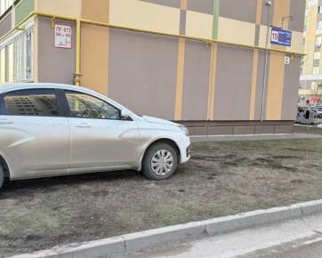 В Нижнекамске административно-техническая инспекция усилила контроль за соблюдений правил парковки, специалисты проводят активные рейды по выявлению автомобилей, оставленных на газонах, сообщила пресс-служба мэрии