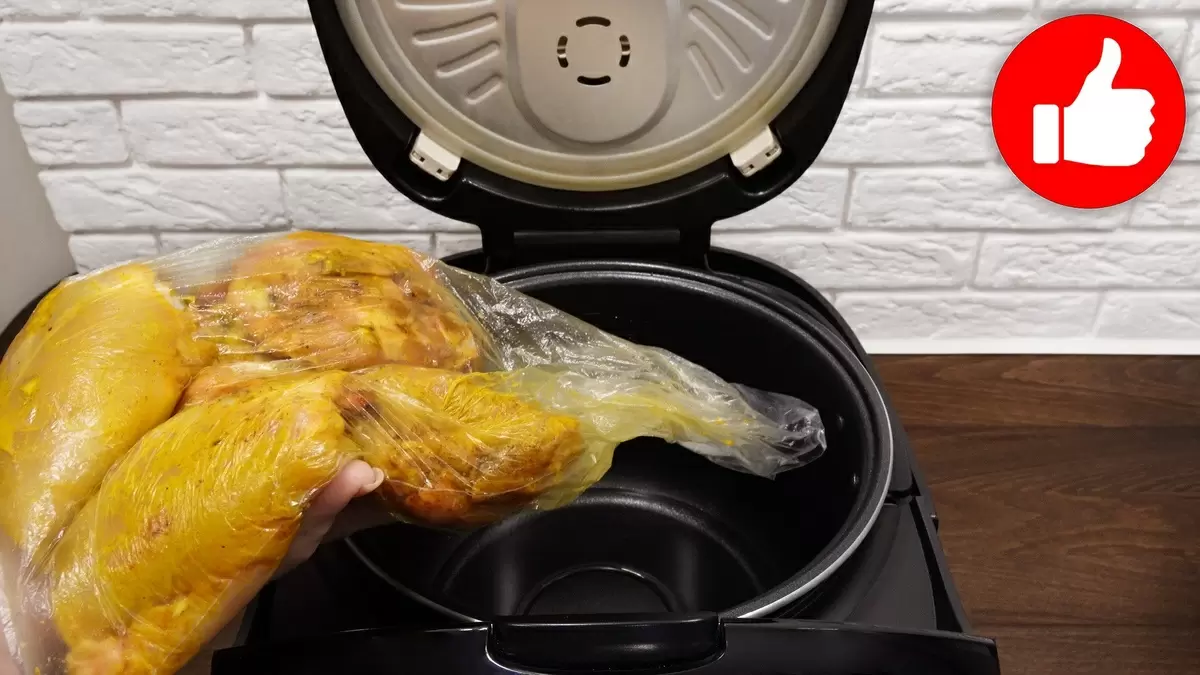 Куриные бёдра в сырном соусе: быстрое и вкусное блюдо в мультиварке