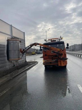 Режим чистоты включен. Дорожные службы активно убирают последствия зимы и готовят город к летнему сезону