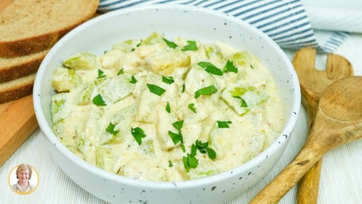 Легкий и аппетитный ужин: кабачки в сливочном соусе с ароматом чеснока