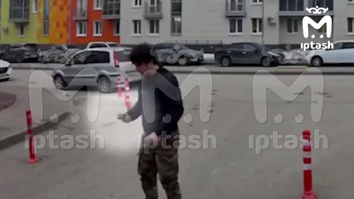 Мужчина устроил стрельбу во дворе на Тэцевской, говорят местные