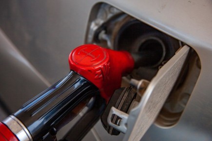В Татарстане за неделю подорожали все марки бензина — сильнее всего вырос АИ-92, его цена превысила 62 рубля за литр, следует из данных Татарстанстата