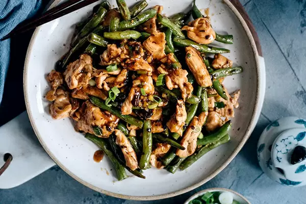 Откройте для себя чудеса курицы с зеленой фасолью по китайскому рецепту